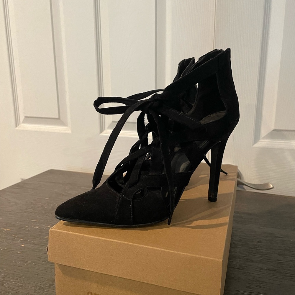 Elegant Black Lace-Up Heels

Size 6, good condition still, only worn few times.